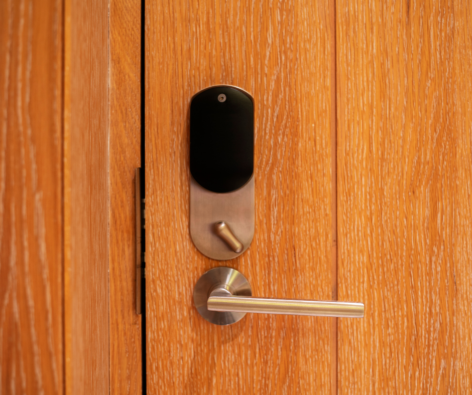 Smart Versus Traditional Locks: Weighing the Pros and Cons